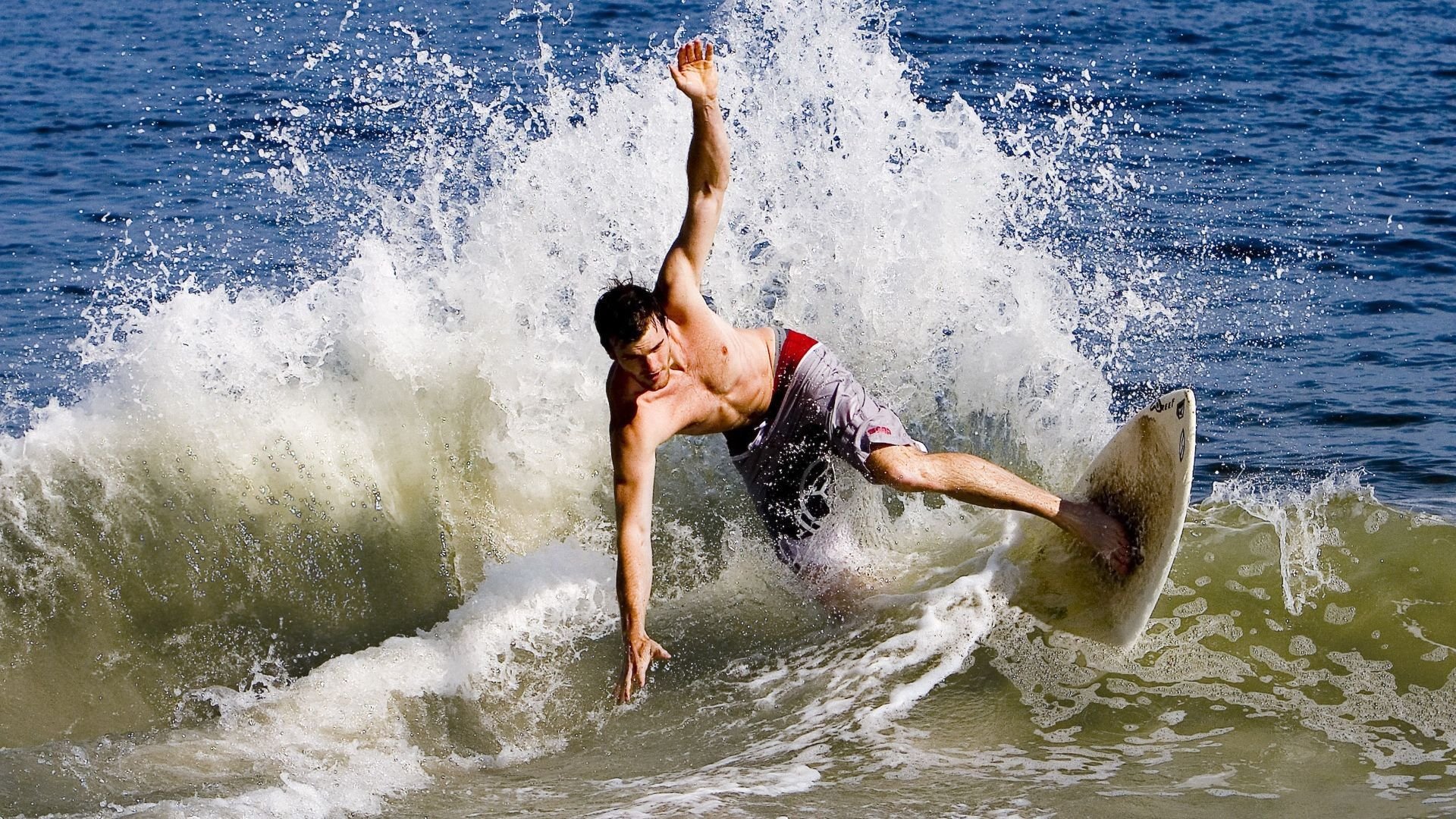 开云官方app入口-东决关键战之夜，阿克存在感拉满，当平凡成为非凡的注脚